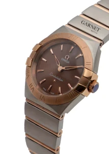 ساعت امگا زنانه کانسلیشن دورنگ رزگلد صفحه شکلات عدد ایندکس Omega Constellation