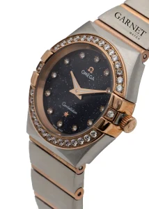 ساعت امگا زنانه کانسلیشن دورنگ رزگلد صفحه کهکشانی عدد نگین زه نگین Omega Constellation